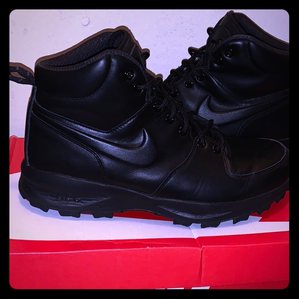 Nike Manoa